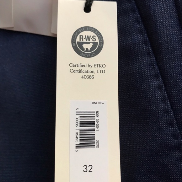 Banana Republic suit. Italian wool. Jacket 40R slacks 32R - Picture 3 of 7